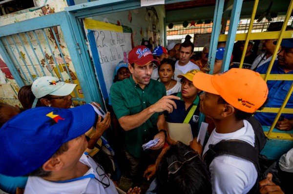 Miranda state governor and opposition leader, Henrique Capriles Radonski, gestures as he speaks during an interview with the AFP in Higuerote, 117 km east of Caracas on August 26, 2016. / AFP PHOTO / FEDERICO PARRA