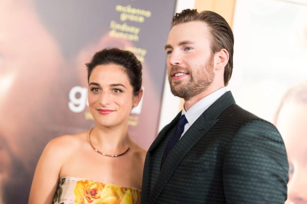 Exnovia de Chris Evans está esperando su primer hijo