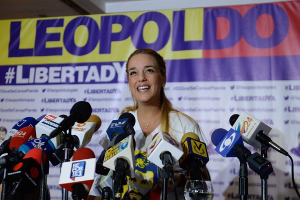 Lilian Tintori, wife of Venezuelan jailed opposition leader Leopoldo Lopez, speaks during a press conference in Caracas on February 15, 2016. Venezuela's opposition wants to devise a legal procedure within weeks to oust President Nicolas Maduro, whom it blames for the oil-rich country's economic crisis. AFP PHOTO / FEDERICO PARRA