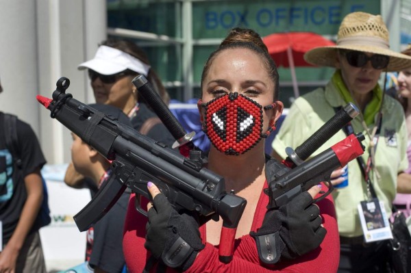 Oliver Stone y 'Snowden” se cuelan entre los superhéroes de la Comic-Con