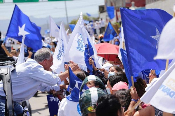 FOTOS: Con multitudinarias caravanas, Xiomara Castro y Tito Asfura cierran campaña en Cortés y Francisco Morazán