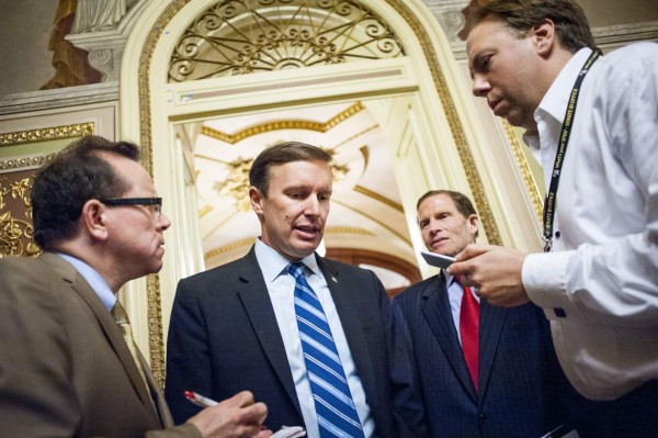 Demócratas logran que Senado de EUA considere medidas de control de armas