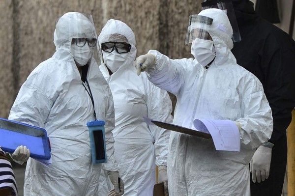 Personal de salud triplica jornada laboral por contagio de compañeros