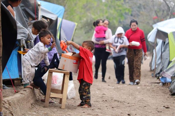 Gobernador republicano rechaza pedido de alojar niños inmigrantes