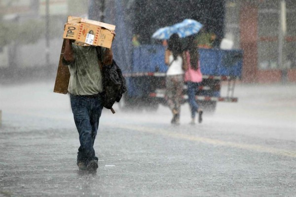 Lluvias dejan dos menores muertos y más de 700 afectados