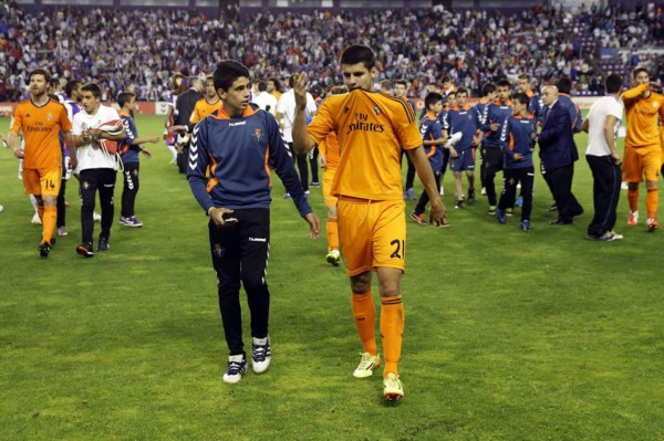 Real Madrid deja escapar el triunfo y se aleja aún más del título