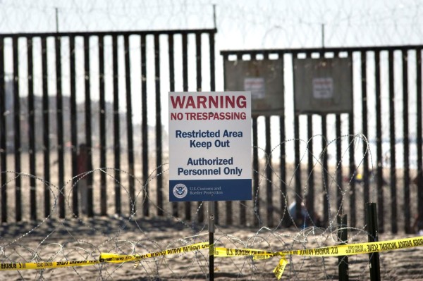 Familias migrantes sufren tras cierre de punto de encuentro fronterizo en EEUU