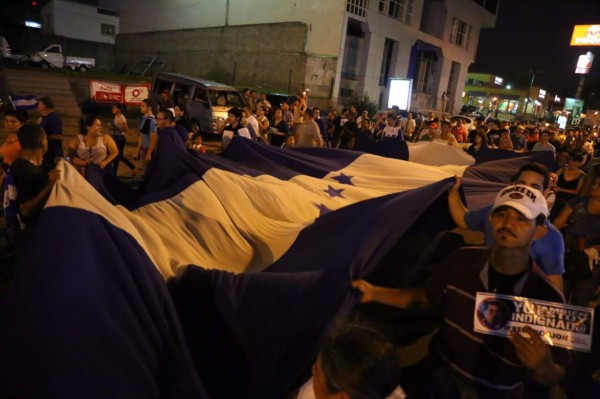 Marcha de las antorchas ilumina San Pedro Sula