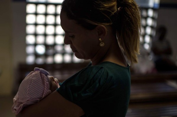 'Saber que mi bebé tenía microcefalia fue lo peor': madre brasileña