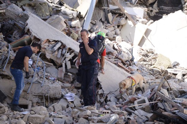 'Escuchamos a niños gritar bajo los escombros': Rescatistas