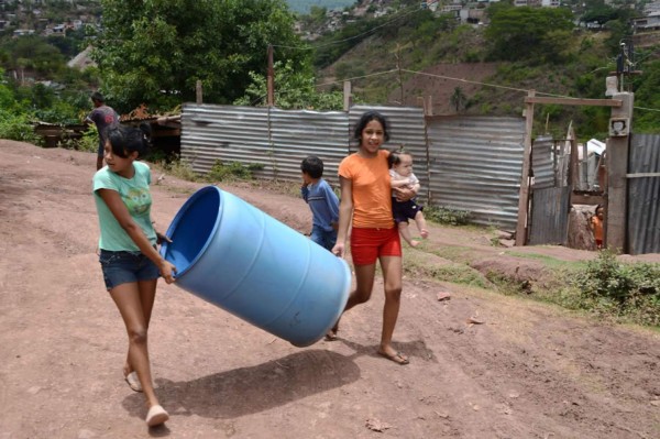 Hondureños flagelados por cortes de electricidad y agua por sequía