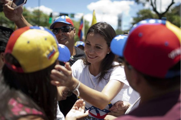 Cientos marchan en Caracas, Gobierno venezolano elevó a 39 la cifra de muertes