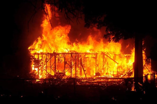 California ordena masivas evacuaciones por incendios forestales