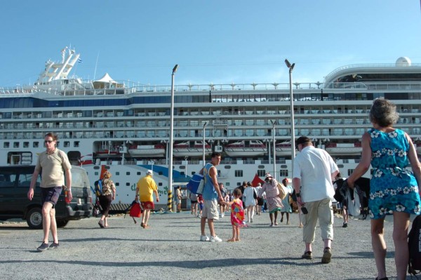 Buscan posicionar a Roatán como destino de cruceros de Centroamérica