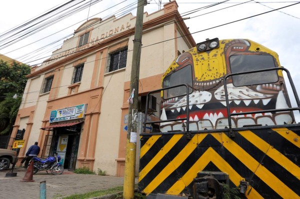Todo listo para la aventura: el ferrocarril se convierte en tren navideño