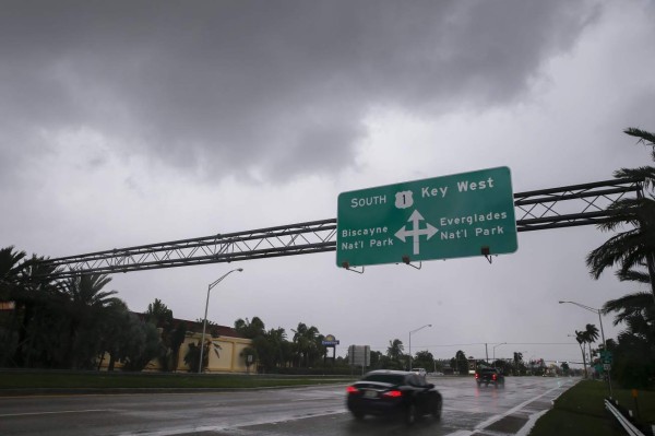 Irma apunta ahora al oeste y obliga a 6.3 millones a evacuar Florida