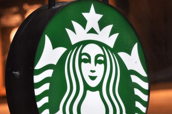 Jefe de la policía de Filadelfia se disculpa por arrestos en Starbucks