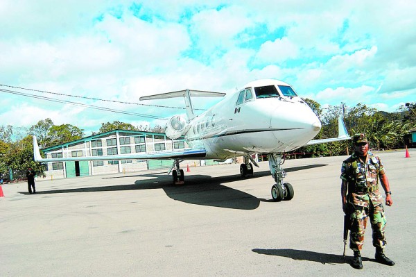 Se retracta director de Aeronáutica Civil