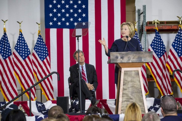 Clinton califica de 'vergonzosas' declaraciones de Trump tras atentado  