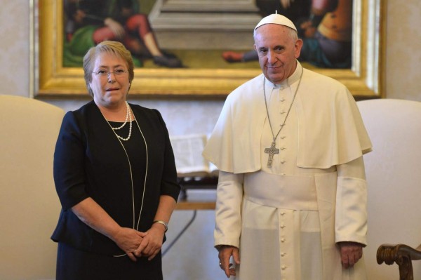 El Papa recibe a una 'despreciada' Bachelet en el Vaticano