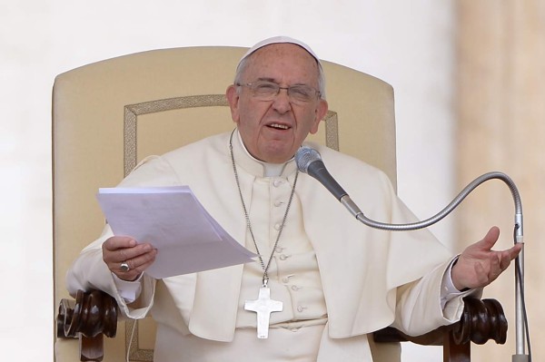 Amenazan a sacerdote con decapitar al Papa en Argentina