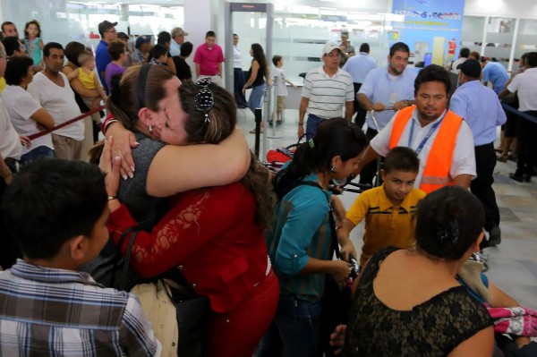 Locura en aeropuerto sampedrano por incremento de viajes