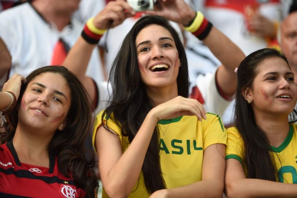 Bellas argentinas, iranís y alemanas disfrutaron de los partidos en Brasil