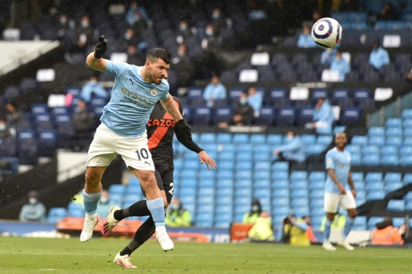 Kun Agüero se despide con doblete en goleada del Manchester City