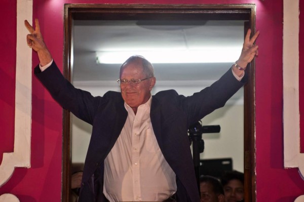 Pedro Pablo Kuczynski acaricia presidencia de Perú
