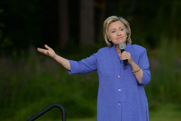 Jeb Bush apunta a Hillary Clinton por aparición de ISIS