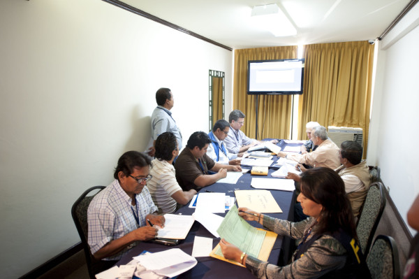 Derecha salvadoreña pide anular elecciones