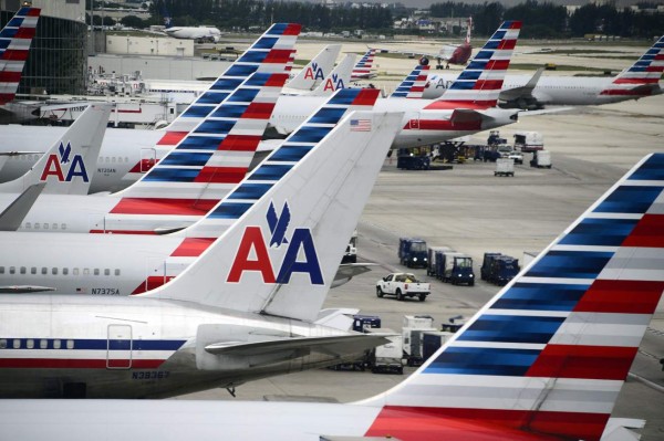Muere copiloto de American Airlines durante aterrizaje