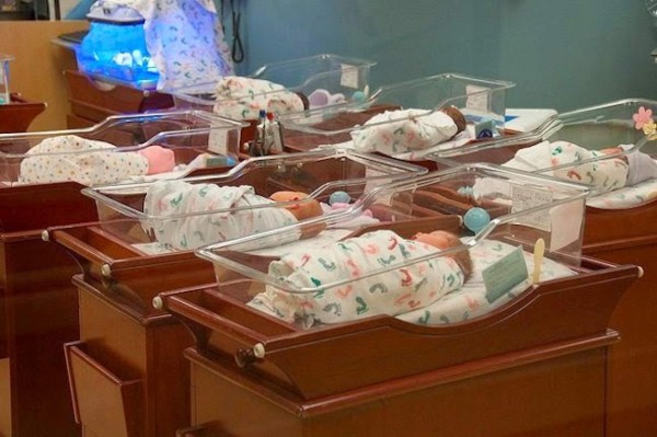 Condenan por 30 mil euros a una clínica que intercambió dos bebés