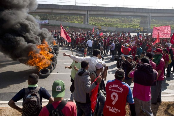 Brasil agitado por protestas y huelgas a las puertas del Mundial