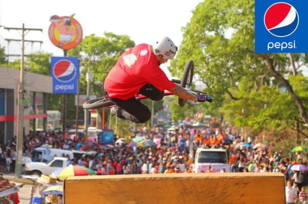 Fotos del ambiente en la feria juniana de San Pedro Sula