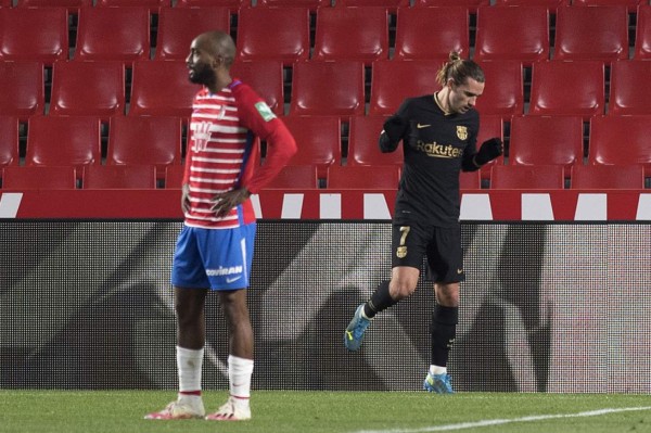 Barcelona muestra mejoría goleando al Granada con exhibición de Messi y Griezmann