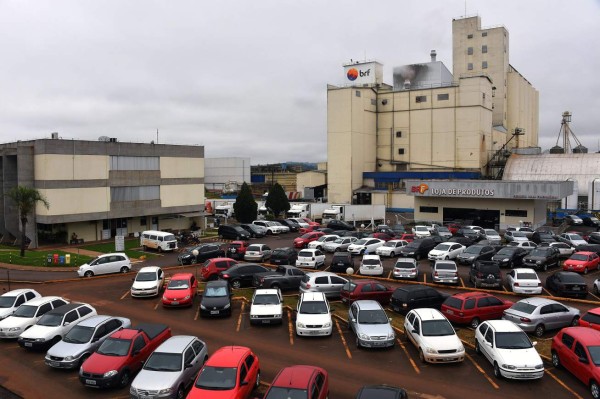 Desmantelan red de carne adulterada en Brasil