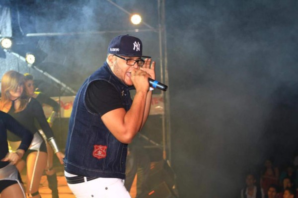 'Soy muy enamorado y mal pagado en el amor”: El Chevo