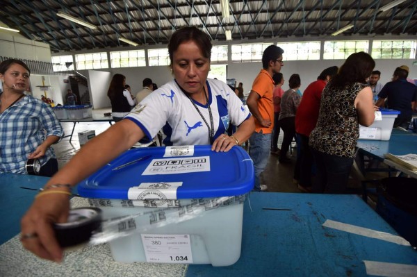 Guatemala elige hoy presidente tras apática campaña