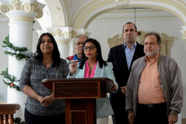 Venezuela libera a 36 opositores de un grupo de 80 en víspera de Navidad