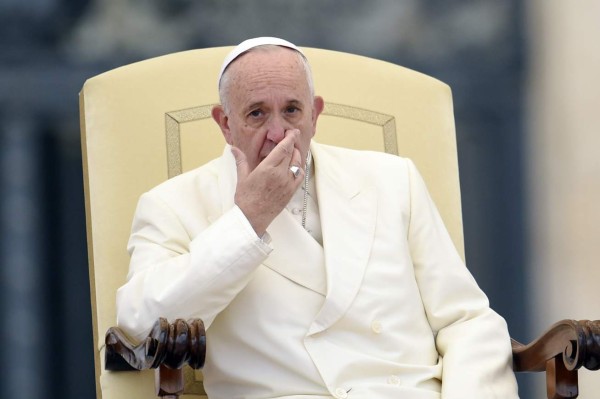 'El mundo está en guerra y Dios llora', dice el papa Francisco