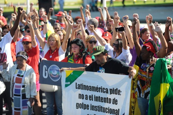 América dividida entre confianza e inquietud por separación de Rousseff  