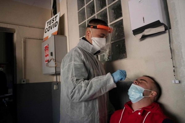 Francia exigirá tests PCR a viajeros europeos a partir del domingo