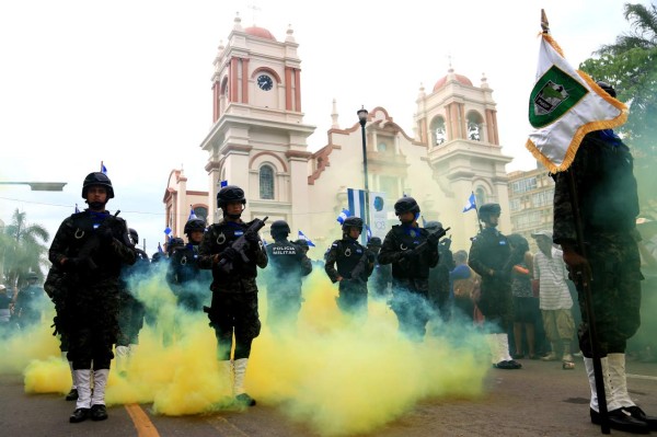 Hondureños demuestran civismo en desfiles patrios