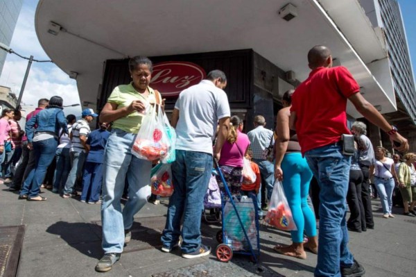 Escasez en Venezuela: exigen partida de nacimiento para vender pañales