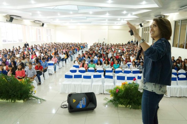 Expertos disertan sobre el uso de tecnología en negocios