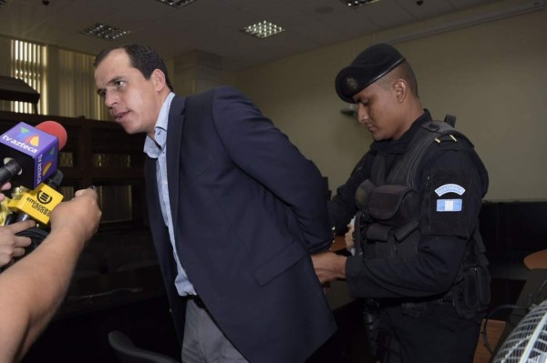 Ex futbolista Dwight Pezzarossi es capturado por su vinculación en mafia política