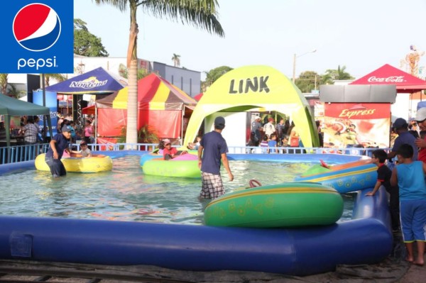 Fotos del ambiente en la feria juniana de San Pedro Sula