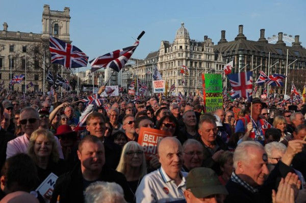 Pro-Brexit supporters wait to listen to speakers at a rally in central London on March 29, 2019, organised by Leave Means Leave. - British MPs on Friday rejected Prime Minister Theresa May's EU divorce deal for a third time, opening the way for a long delay to Brexit -- or a potentially catastophic 'no deal' withdrawal in two weeks. (Photo by Daniel LEAL-OLIVAS / AFP)