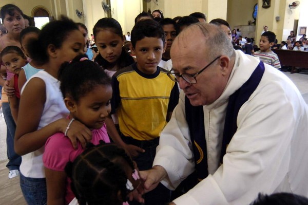 Padre Saturnino Senis: 'El calor de la gente me ayuda a sanar”